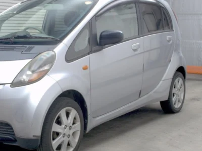 Mitsubishi i