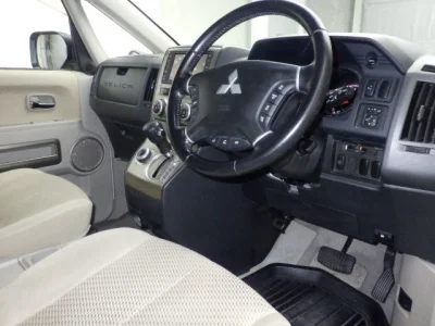 Mitsubishi DELICA D5