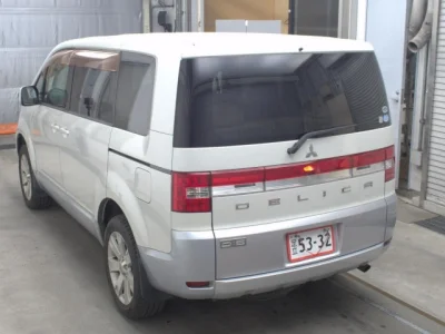 Mitsubishi DELICA D5