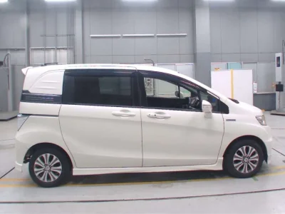 Honda FREED SPIKE