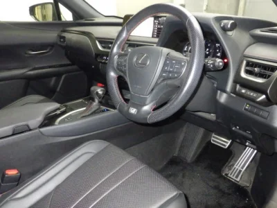 Lexus UX200