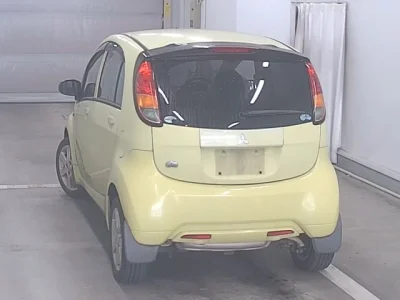 Mitsubishi i