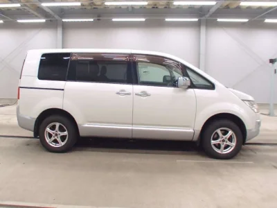 Mitsubishi DELICA D5
