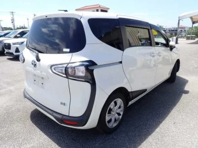 Toyota Sienta