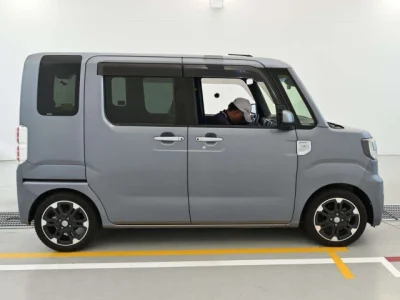 Toyota Pixis Mega