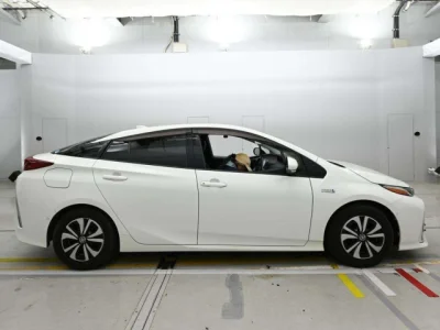 Toyota Prius PHV