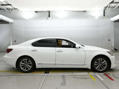 Lexus LS600h