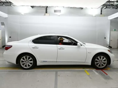 Lexus LS600h