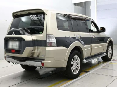 Mitsubishi PAJERO