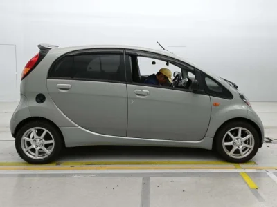 Mitsubishi i