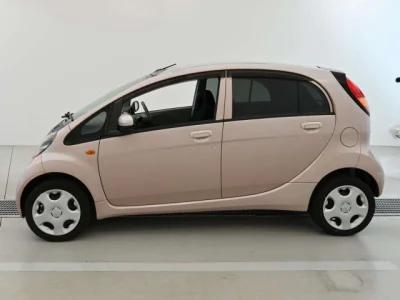 Mitsubishi i