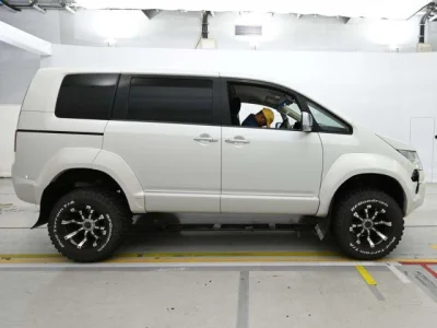 Mitsubishi DELICA D5
