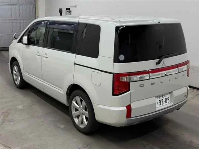 Mitsubishi Delica D:5