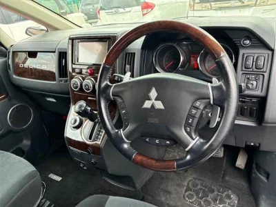 Mitsubishi DELICA D5