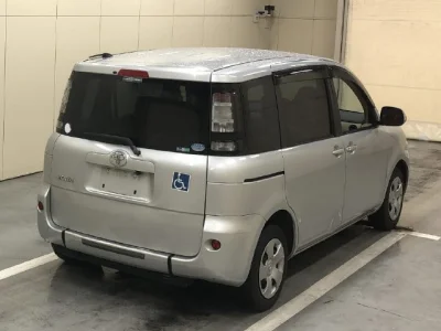Toyota Sienta