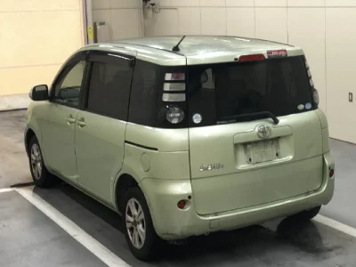 Toyota Sienta