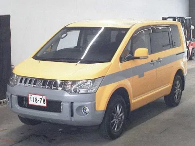 Mitsubishi Delica D:5