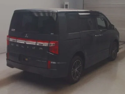 Mitsubishi DELICA D5