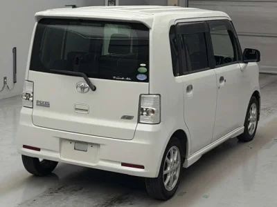 Toyota Pixis Space