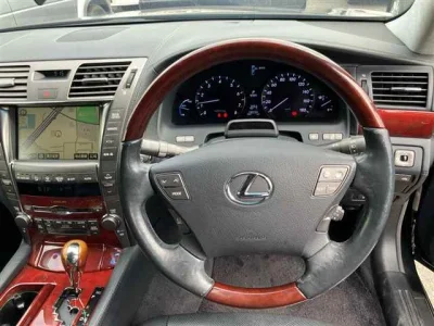 Lexus LS600hL