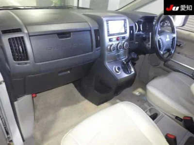 Mitsubishi DELICA D5
