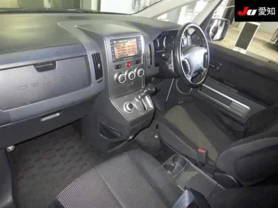 Mitsubishi DELICA D5