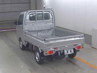 Nissan NT100 Clipper