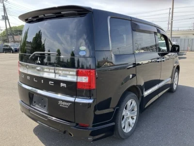 Mitsubishi Delica D:5