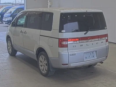 Mitsubishi Delica D:5