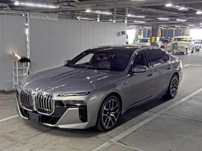 BMW i7
