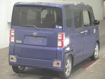 Toyota Pixis Mega