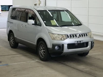 Mitsubishi DELICA D5