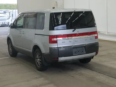Mitsubishi DELICA D5