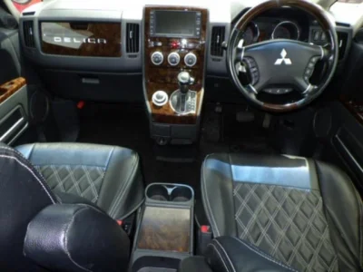 Mitsubishi DELICA D5