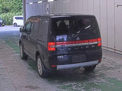 Mitsubishi DELICA D5