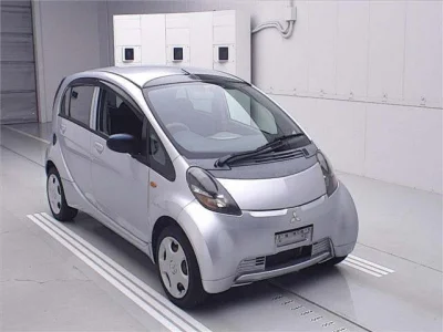 Mitsubishi i