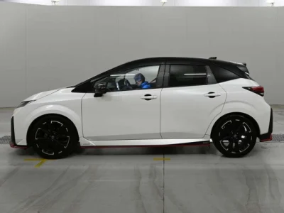 Nissan Aura