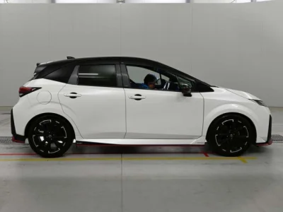 Nissan AURA