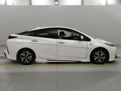 Toyota Prius PHV