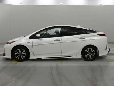 Toyota Prius PHV