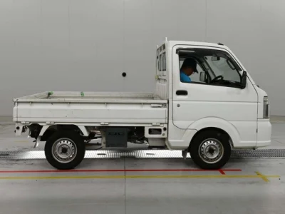 Nissan NT100 Clipper