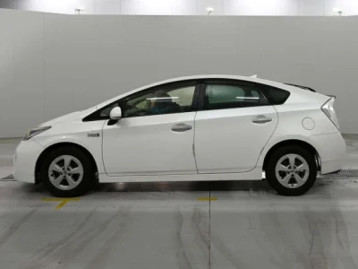 Toyota Prius PHV