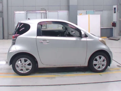 Toyota iQ