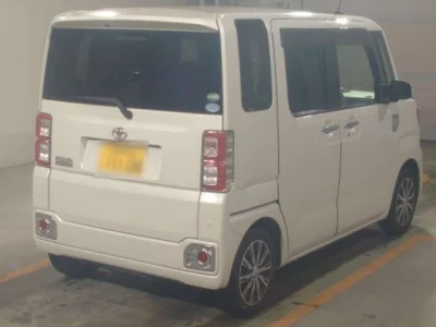 Toyota Pixis Mega