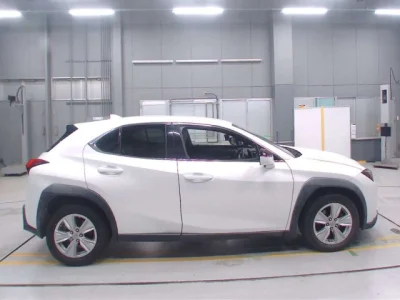 Lexus UX200