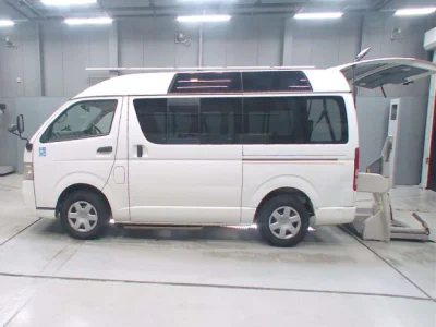 Toyota HiAce Van