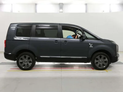 Mitsubishi DELICA D5