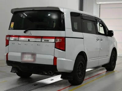Mitsubishi DELICA D5