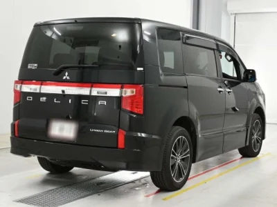 Mitsubishi DELICA D5