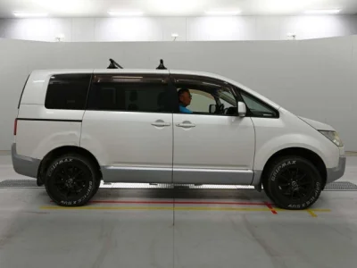 Mitsubishi DELICA D5